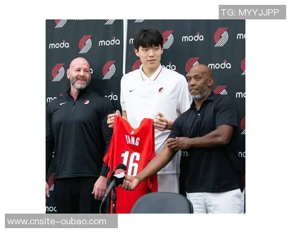 克林根谈与杨瀚森默契配合每日争抢篮板共同提升技艺 克林根谈与杨瀚森默契配合每日争抢篮板共同提升技艺